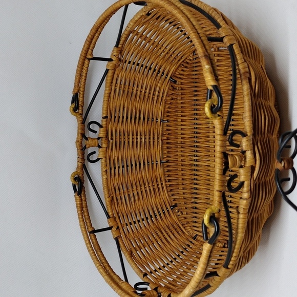 Casual Home by Princess House Oval Rattan and Black‎ Metal Serving Basket - Picture 9 of 10